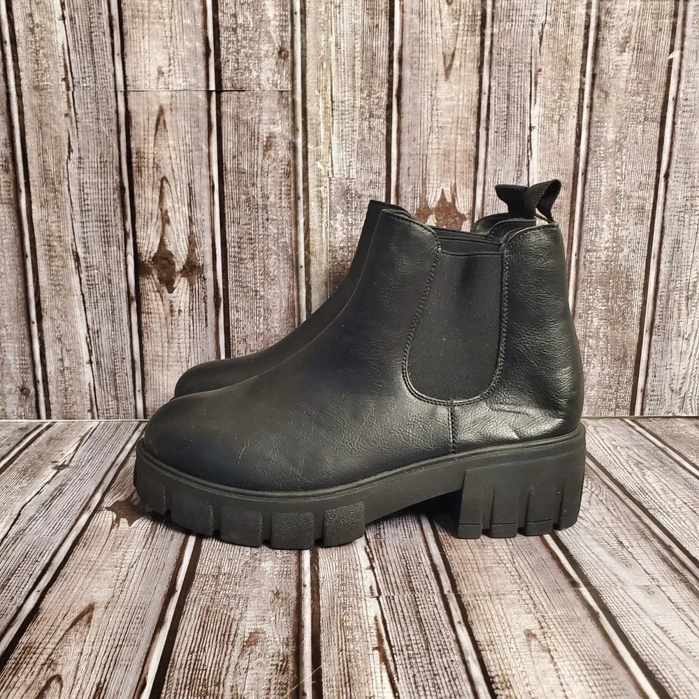 CUSHIONAIRE Women's Sasha Slip-On Chelsea boot +Memory Foam Black 8.5 M - Picture 2 of 11
